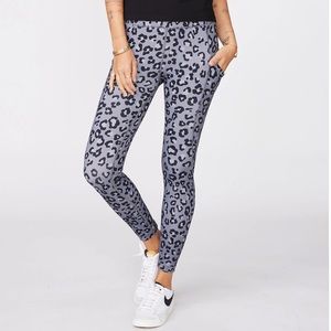Monrow set Leopard Active Leggings with matching sports bra